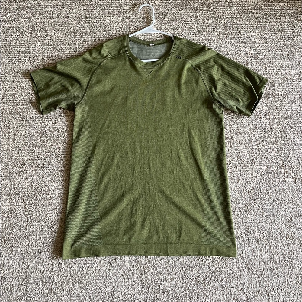 Mens lululemon top